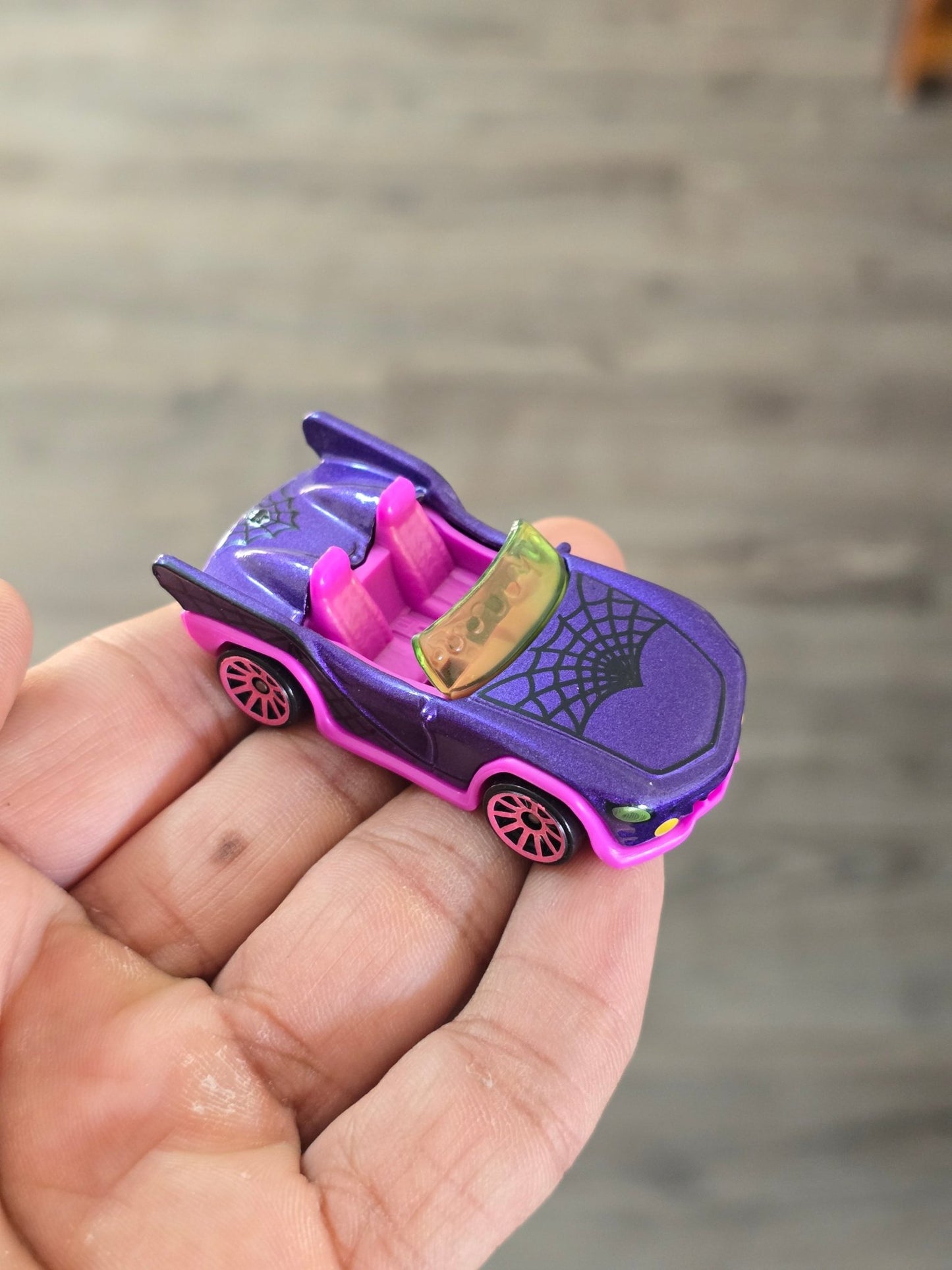 Hot Wheels Monster High Ghoul Mobile (Uncarded - New) - Kinder Logs