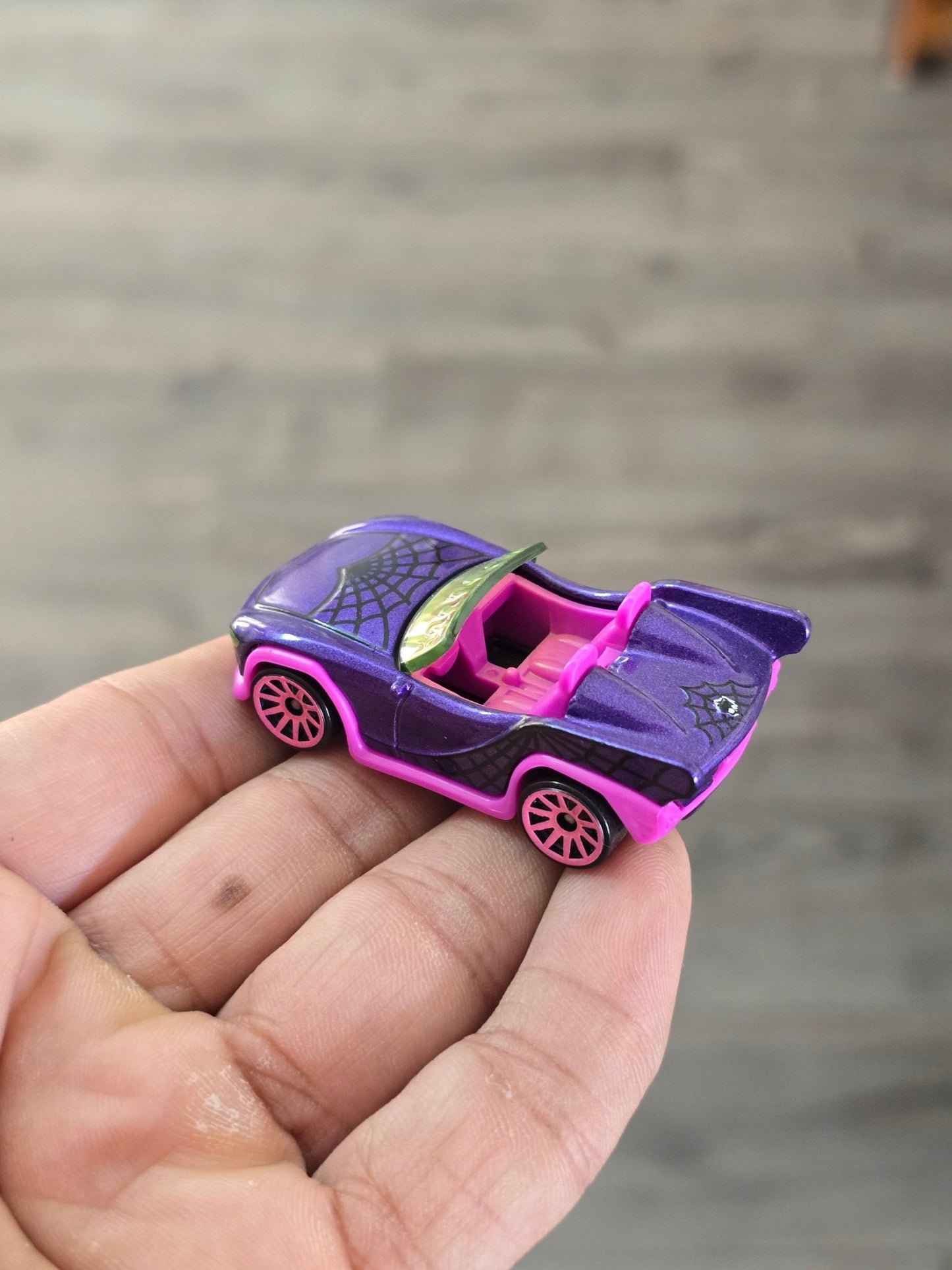 Hot Wheels Monster High Ghoul Mobile (Uncarded - New) - Kinder Logs