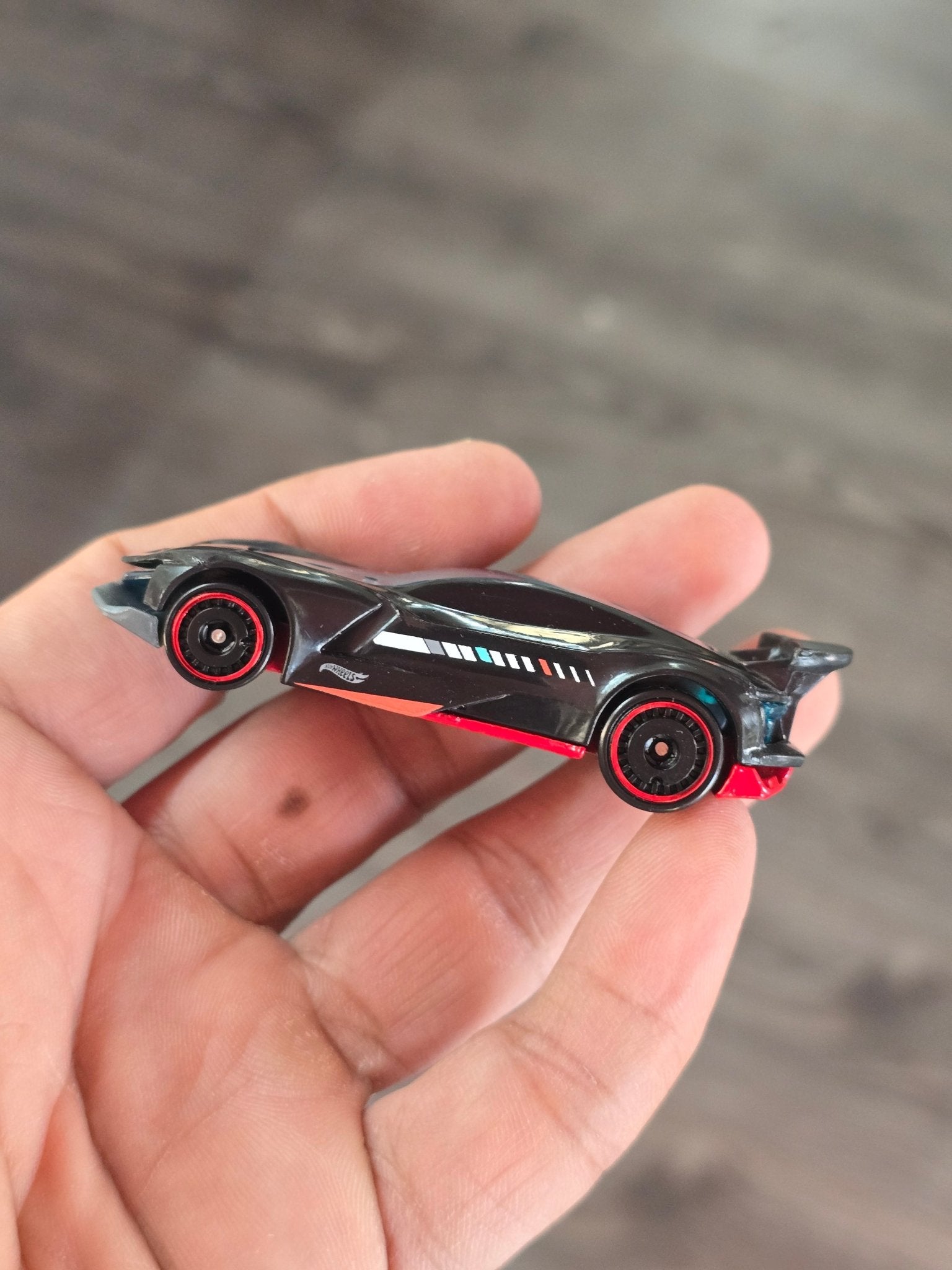 Hot Wheels Nightburnerz Gazella R (Uncarded - New) - Kinder Logs