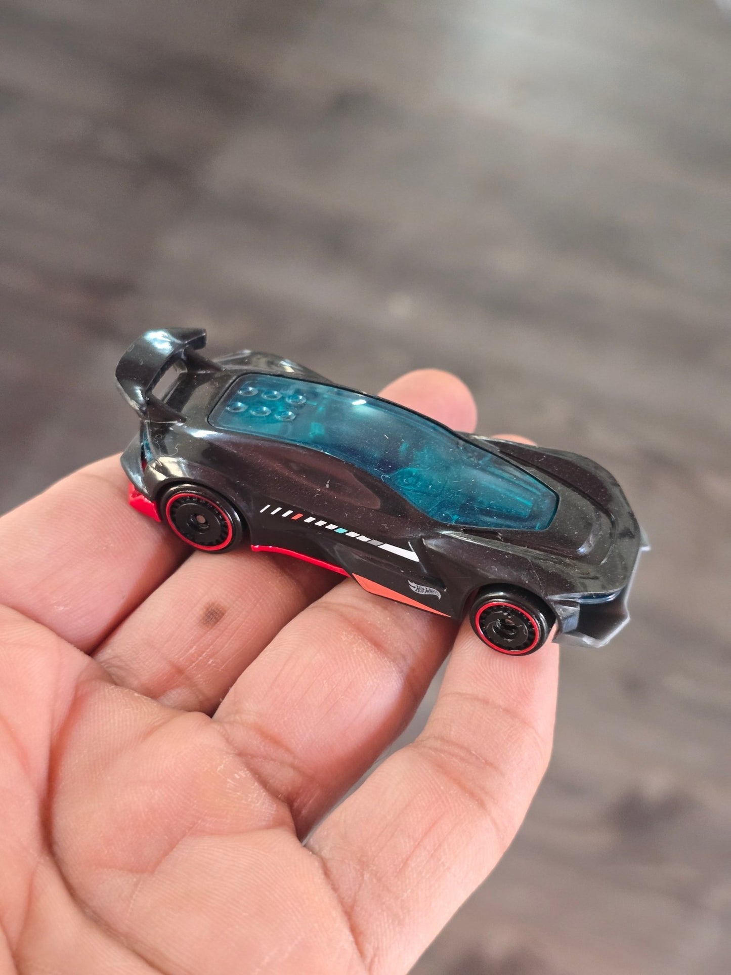 Hot Wheels Nightburnerz Gazella R (Uncarded - New) - Kinder Logs