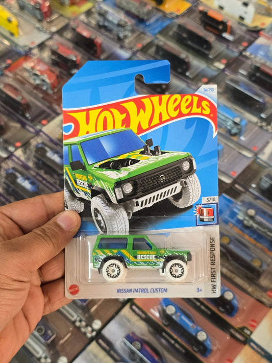 Hot Wheels Nissan Patrol Custom - Green (Imported) - Kinder Logs
