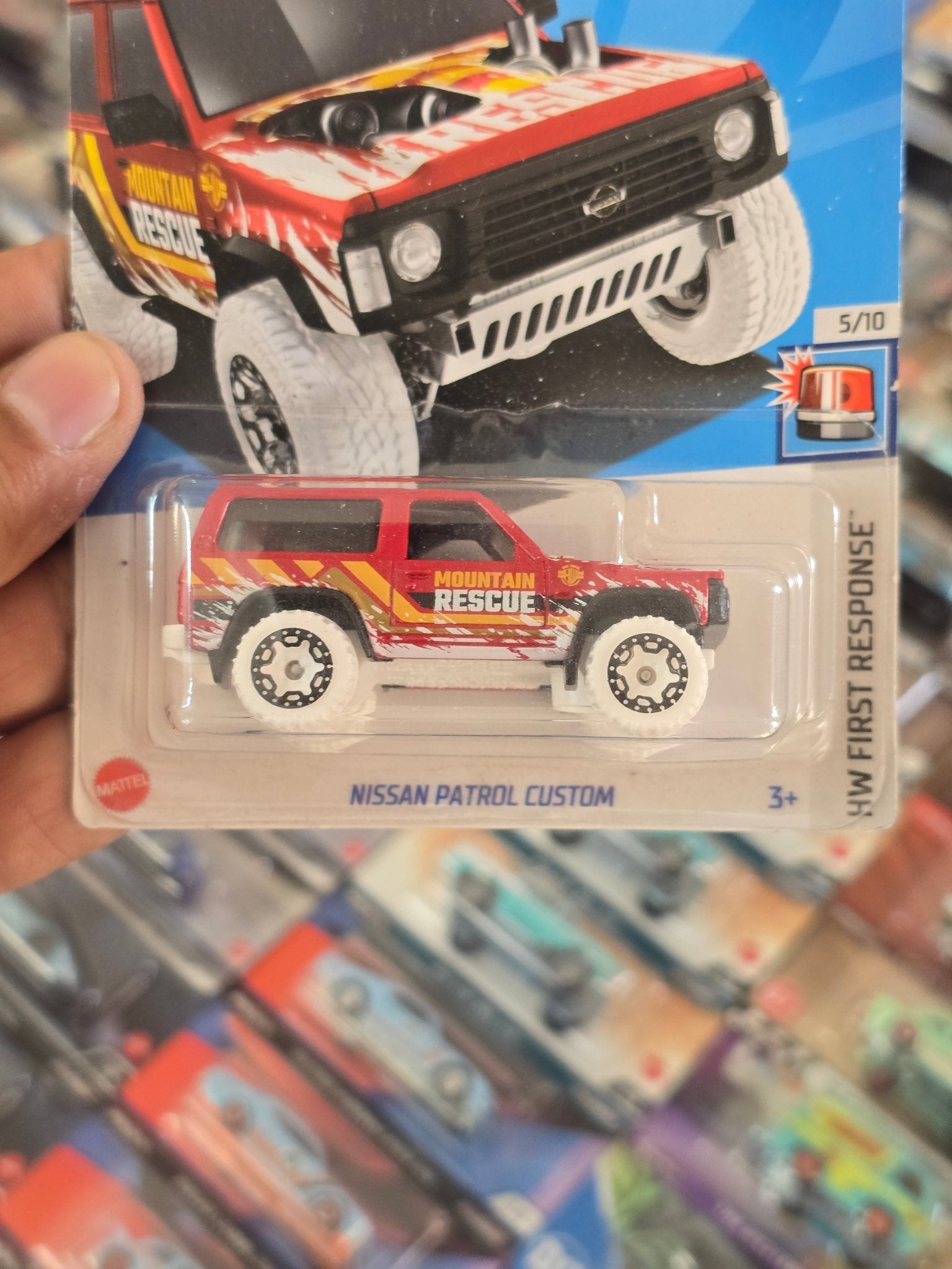 Hot Wheels Nissan Patrol Custom - Red (Imported) - Kinder Logs