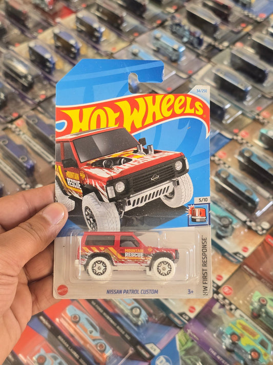 Hot Wheels Nissan Patrol Custom - Red (Imported) - Kinder Logs