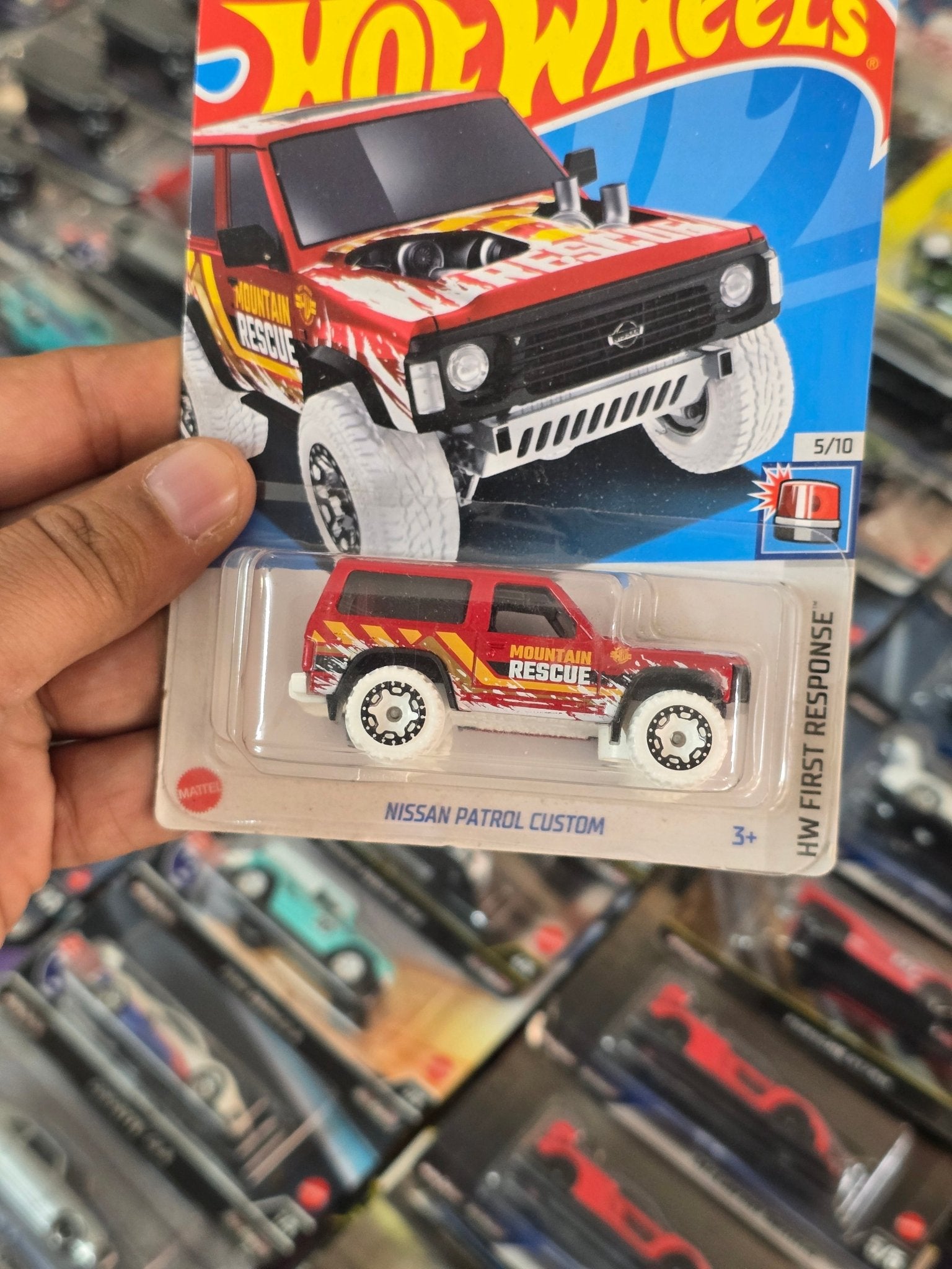 Hot Wheels Nissan Patrol Custom - Red (Imported) - Kinder Logs