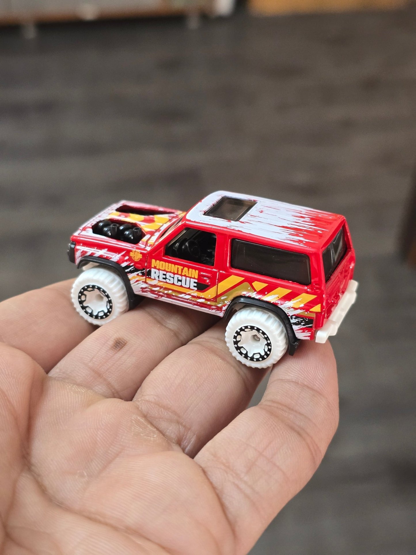 Hot Wheels Nissan Patrol Custom - Red (Uncarded - New) - Kinder Logs