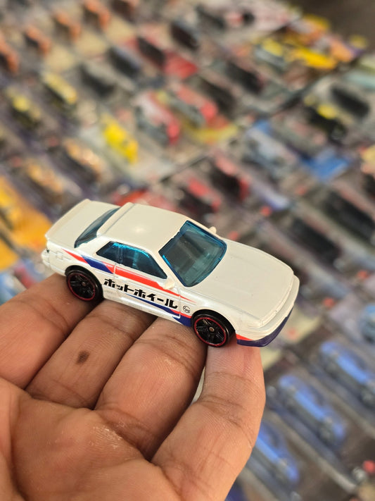 Hot Wheels Nissan Silvia S13 (Uncarded) - Kinder Logs