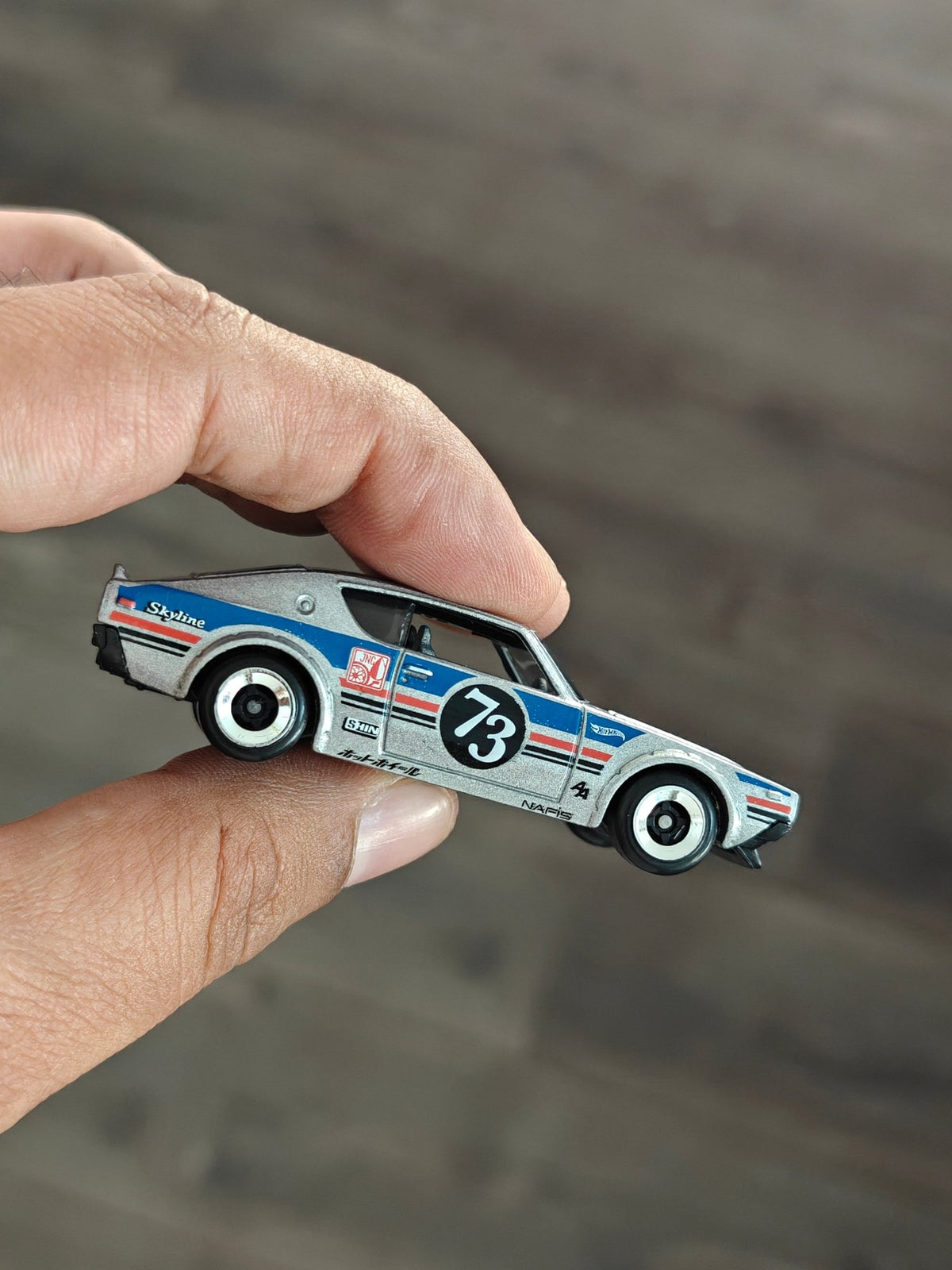 Hot Wheels Nissan Skyline 2000GT-R - Silver (Uncarded - New) - Kinder Logs