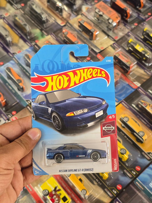 Hot Wheels Nissan Skyline GT - R (BNR32) - Blue (2018 Card) - Kinder Logs