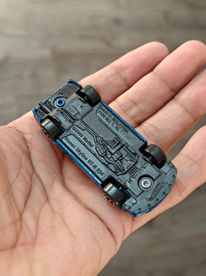Hot Wheels Nissan Skyline GT-R BNR34 - Blue (Uncarded - New) - Kinder Logs