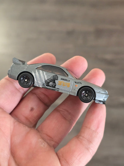 Hot Wheels Nissan Skyline GT - R R33 GODZILLA - Grey (Uncarded - New) - Kinder Logs