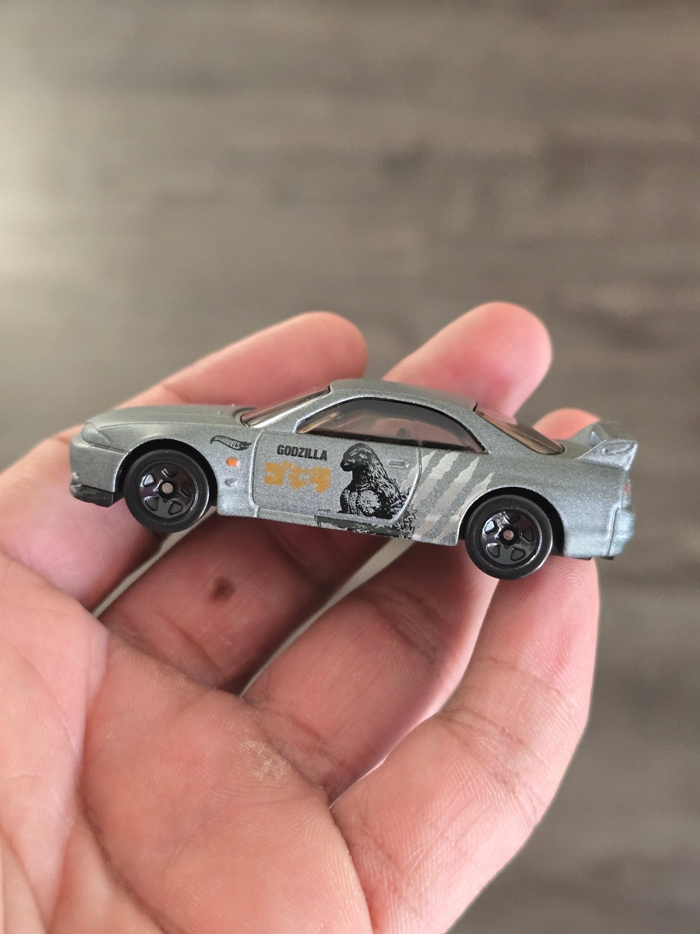 Hot Wheels Nissan Skyline GT - R R33 GODZILLA - Grey (Uncarded - New) - Kinder Logs