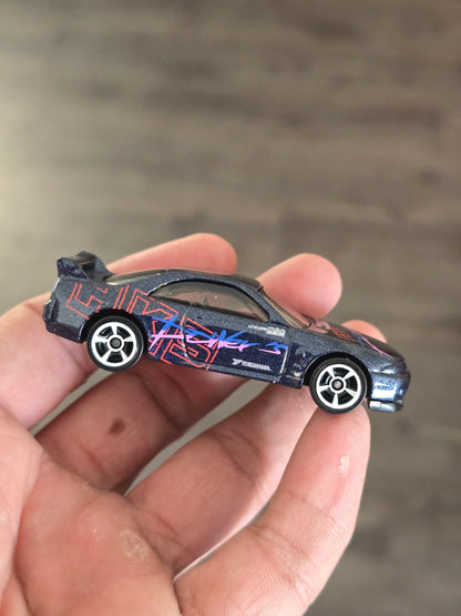 Hot Wheels Nissan Skyline GT - R R33 HKS Power's (Uncarded - New) - Kinder Logs