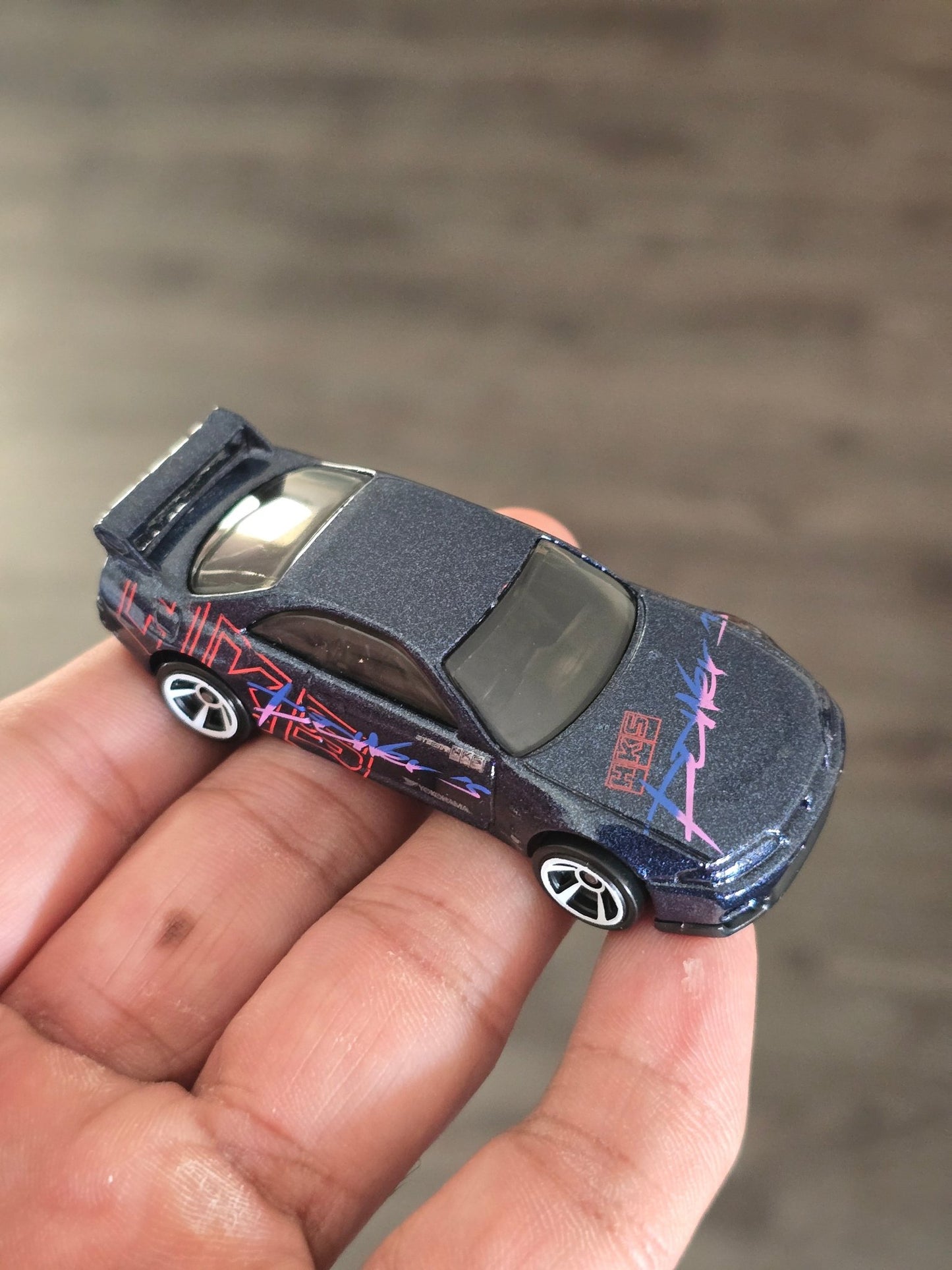 Hot Wheels Nissan Skyline GT - R R33 HKS Power's (Uncarded - New) - Kinder Logs