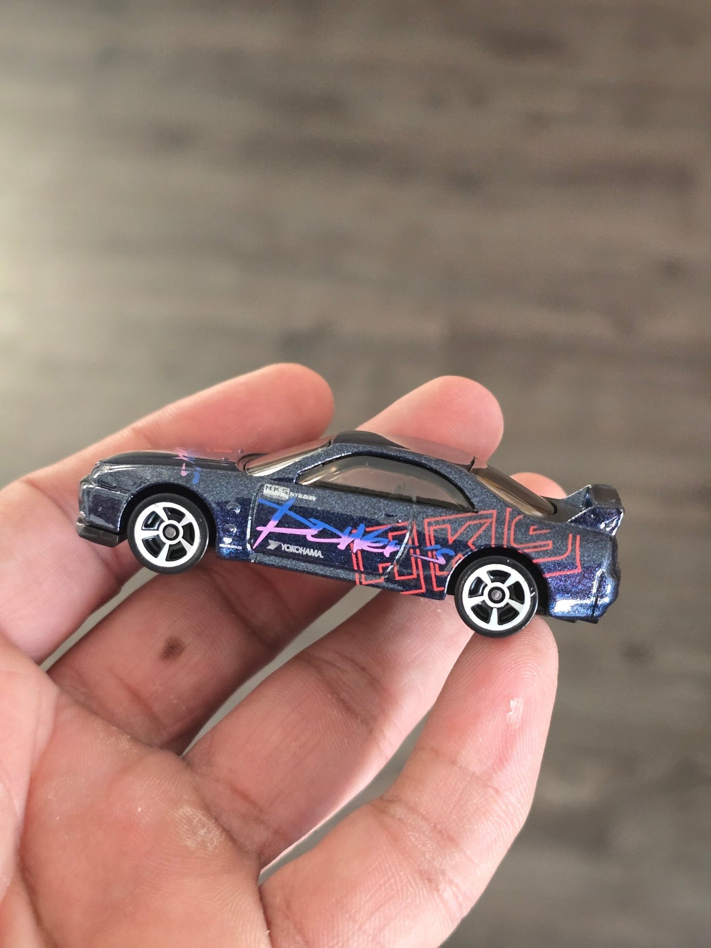 Hot Wheels Nissan Skyline GT - R R33 HKS Power's (Uncarded - New) - Kinder Logs