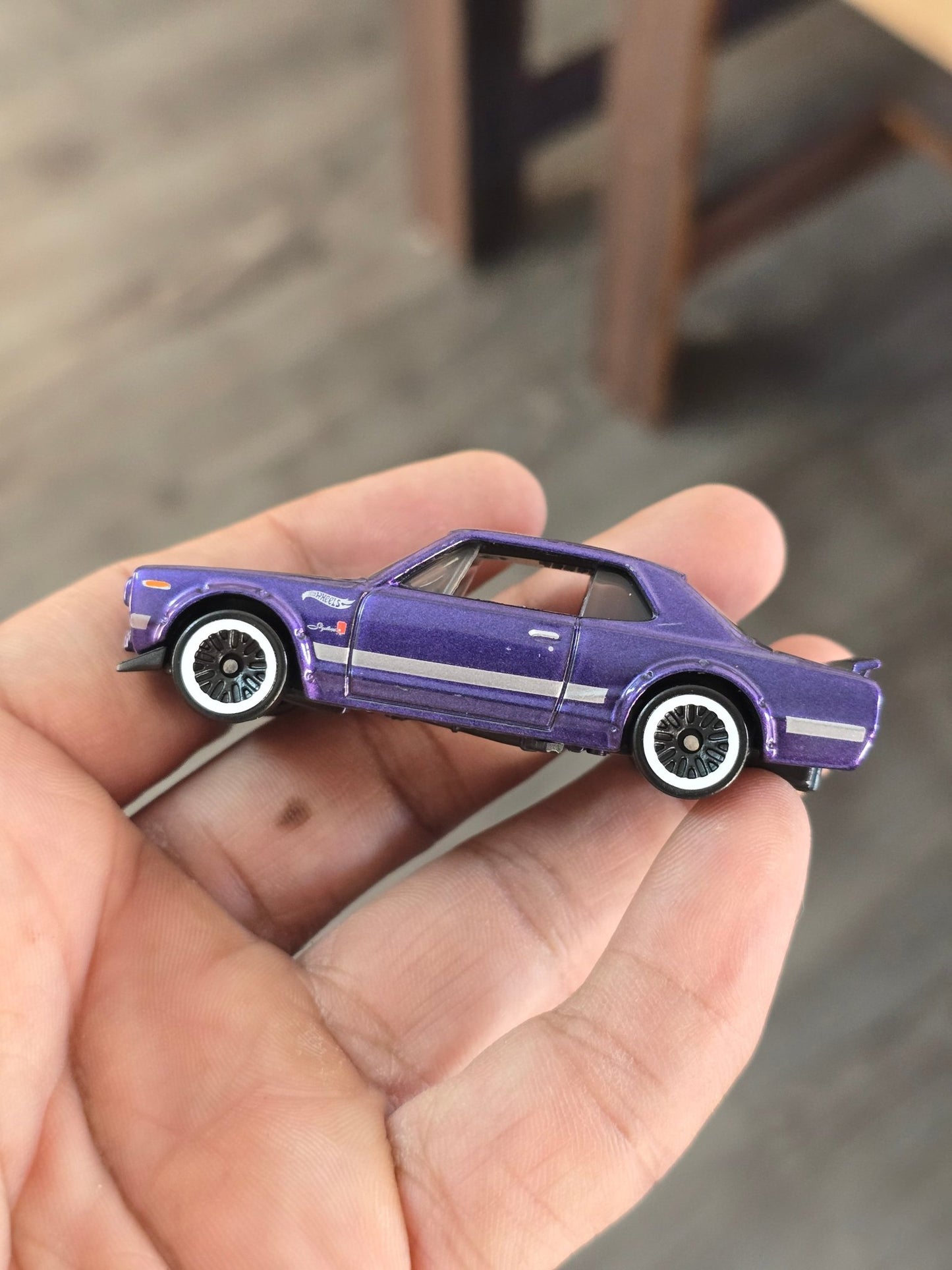 Hot Wheels Nissan Skyline HT 2000 GT - X (Uncarded) - Kinder Logs