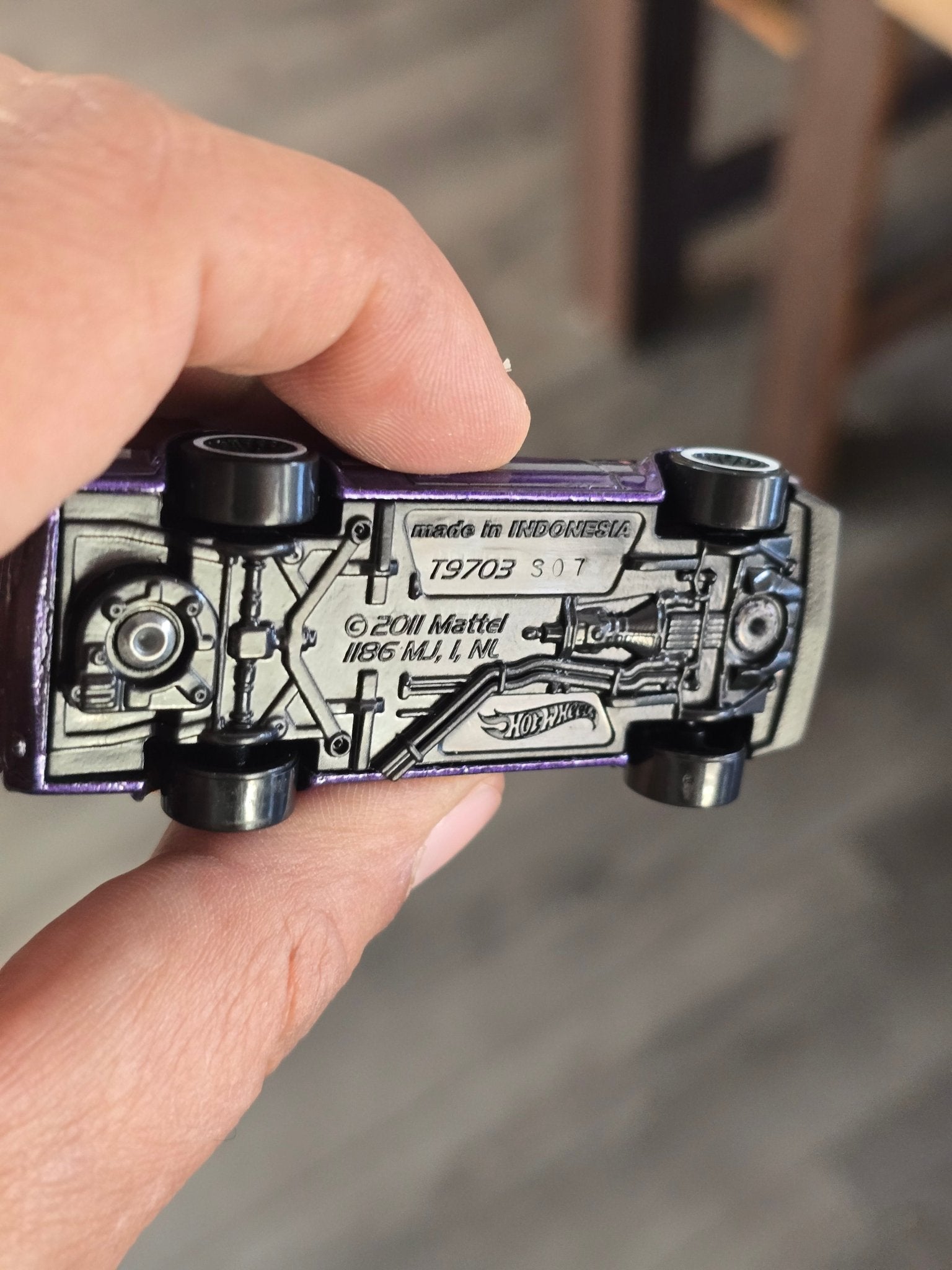 Hot Wheels Nissan Skyline HT 2000 GT - X (Uncarded) - Kinder Logs