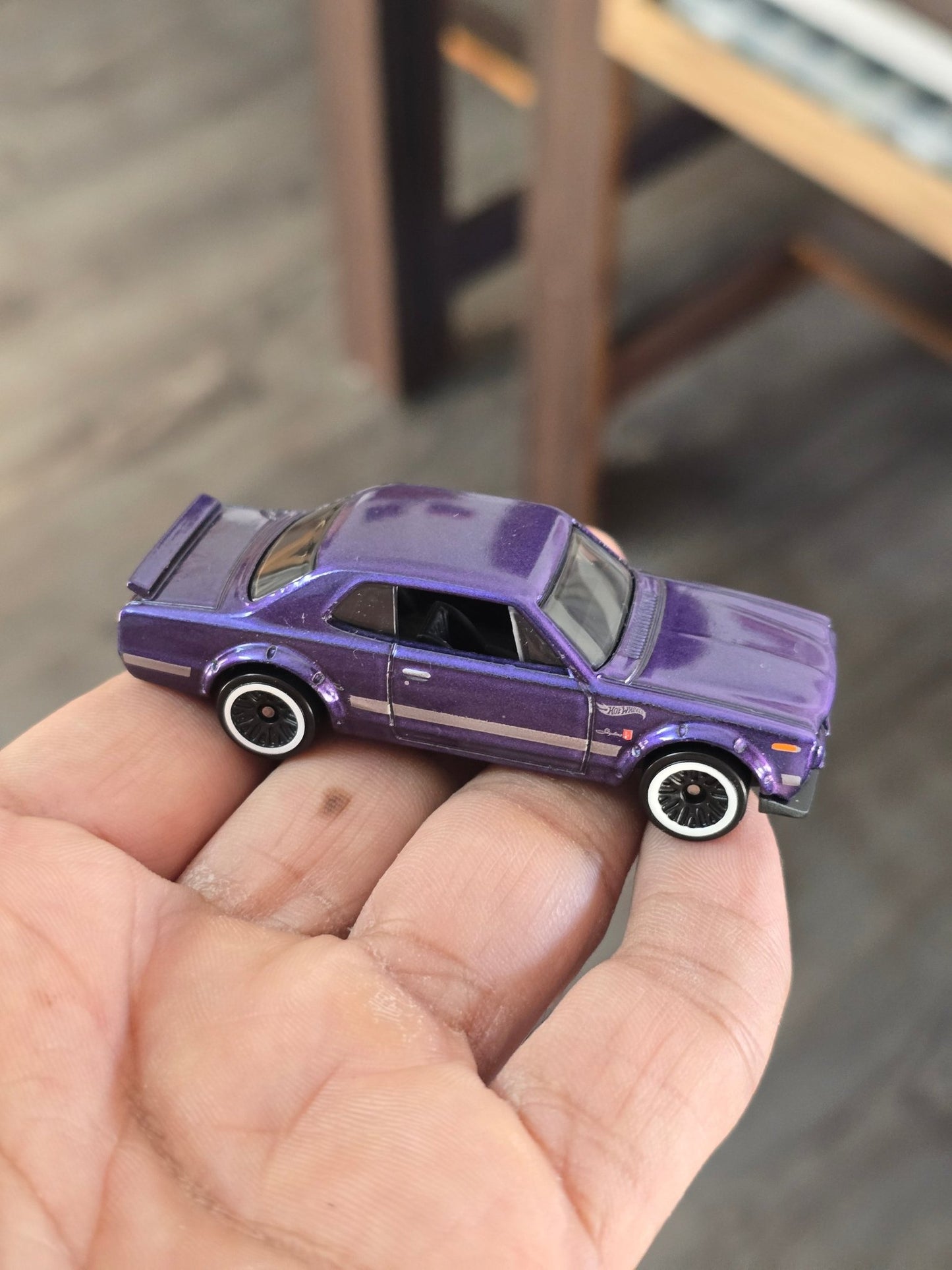 Hot Wheels Nissan Skyline HT 2000 GT - X (Uncarded) - Kinder Logs