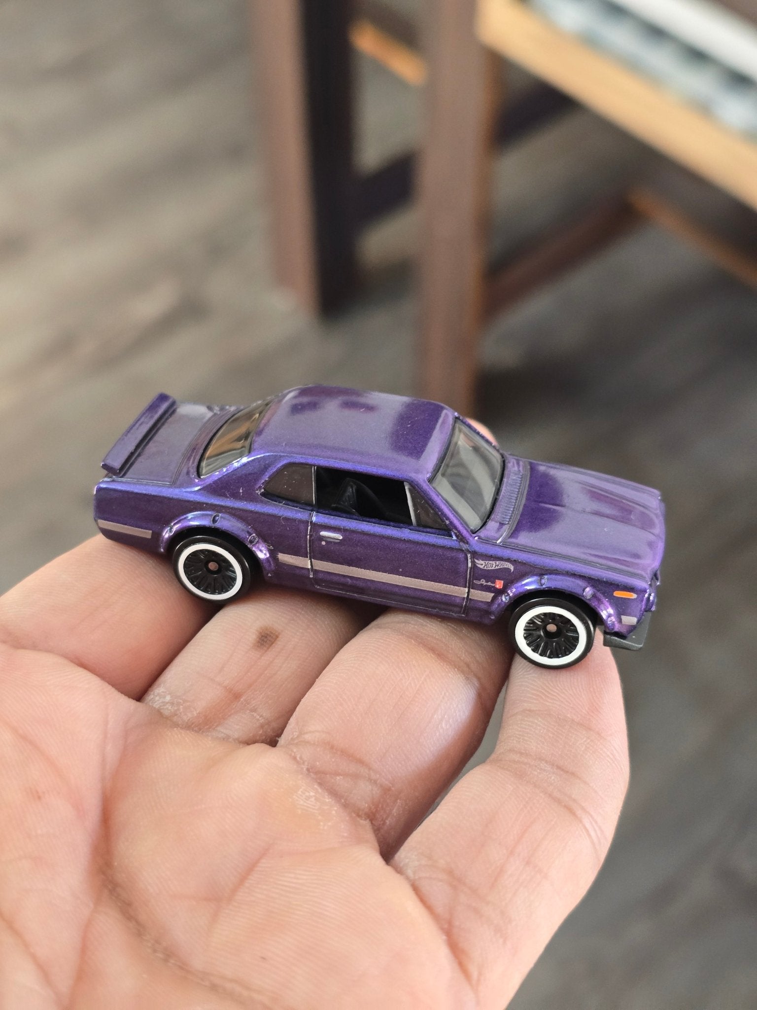 Hot Wheels Nissan Skyline HT 2000 GT - X (Uncarded) - Kinder Logs