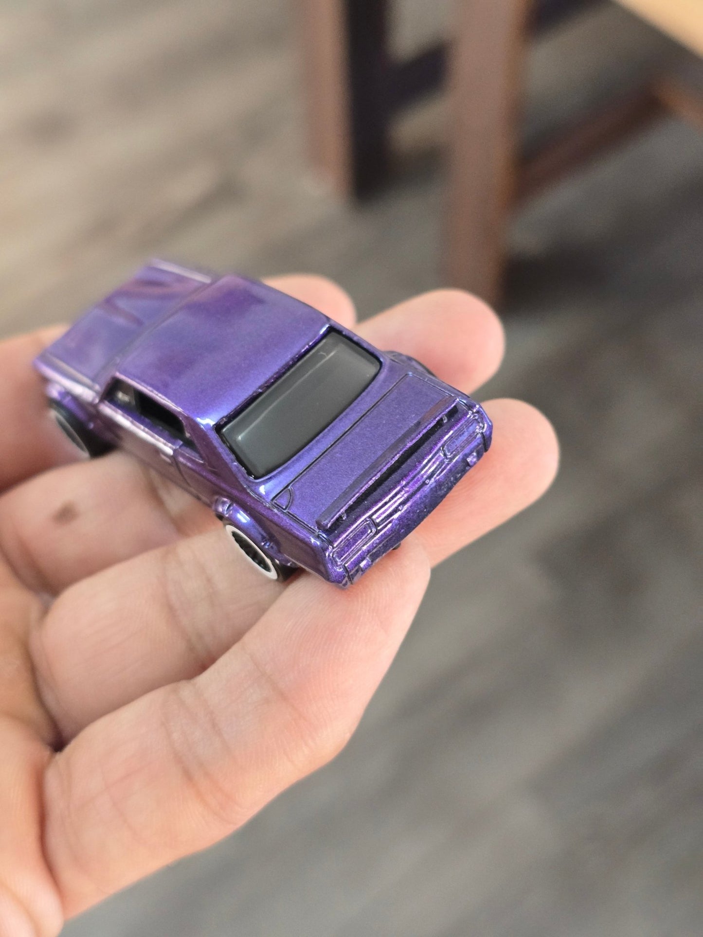 Hot Wheels Nissan Skyline HT 2000 GT - X (Uncarded) - Kinder Logs