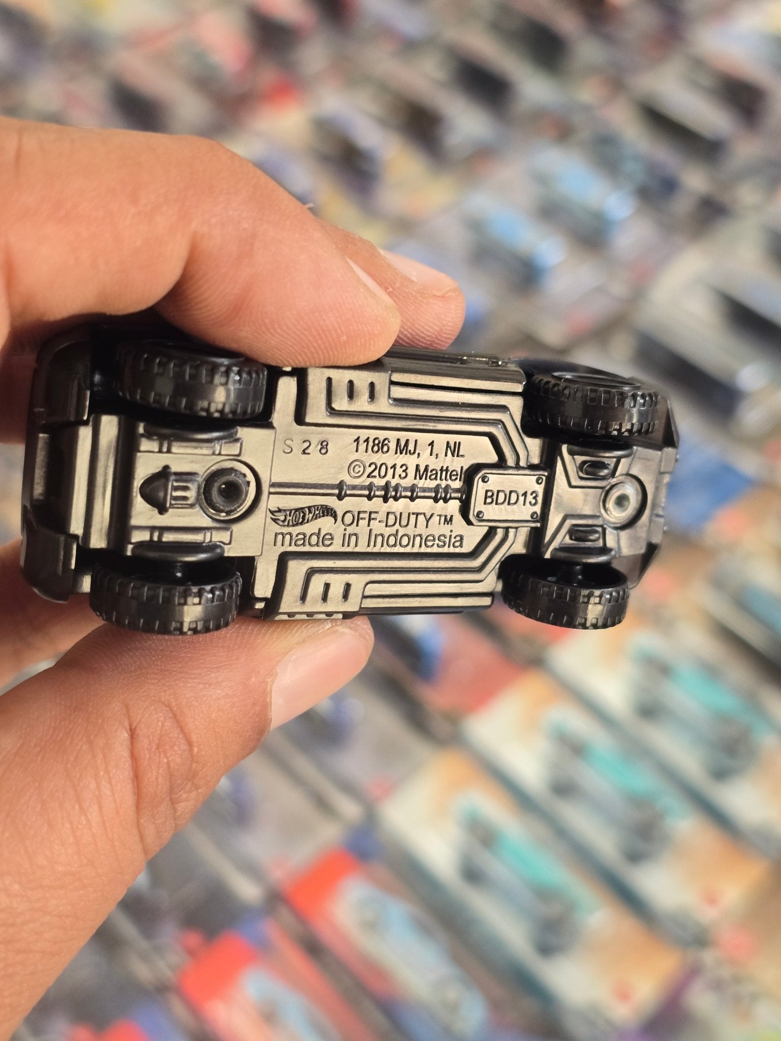Hot Wheels Off - Duty Adventure SUV (Uncarded) - Kinder Logs