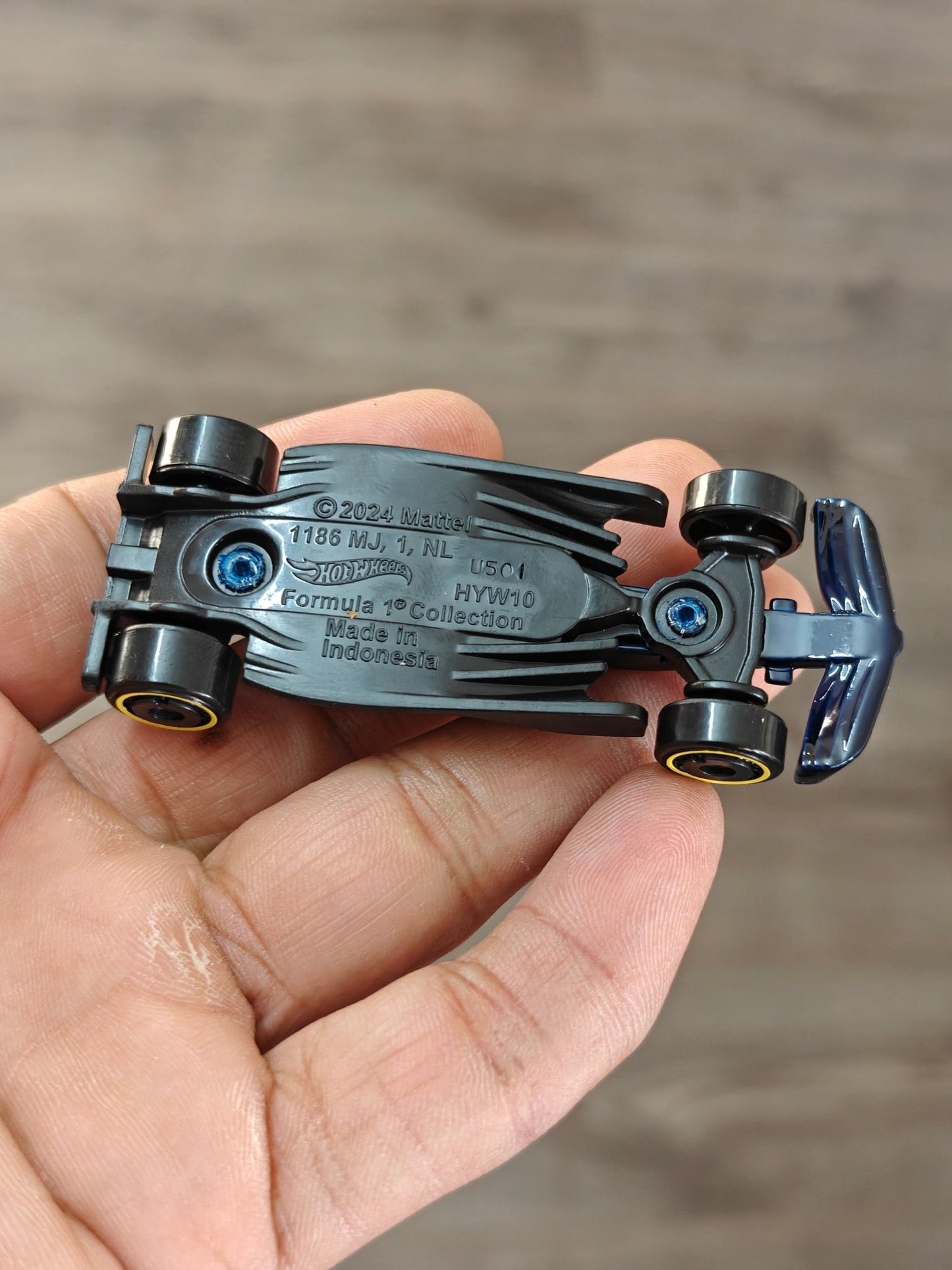 Hot Wheels Oracle Red Bull Racing F1 Car - Black (Uncarded - New) - Kinder Logs