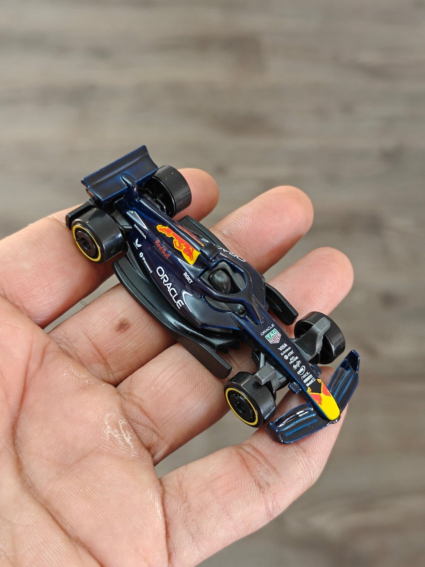 Hot Wheels Oracle Red Bull Racing F1 Car - Black (Uncarded - New) - Kinder Logs