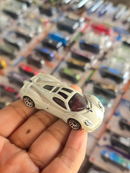 Hot Wheels Pagani Utopia (Uncarded) - Kinder Logs