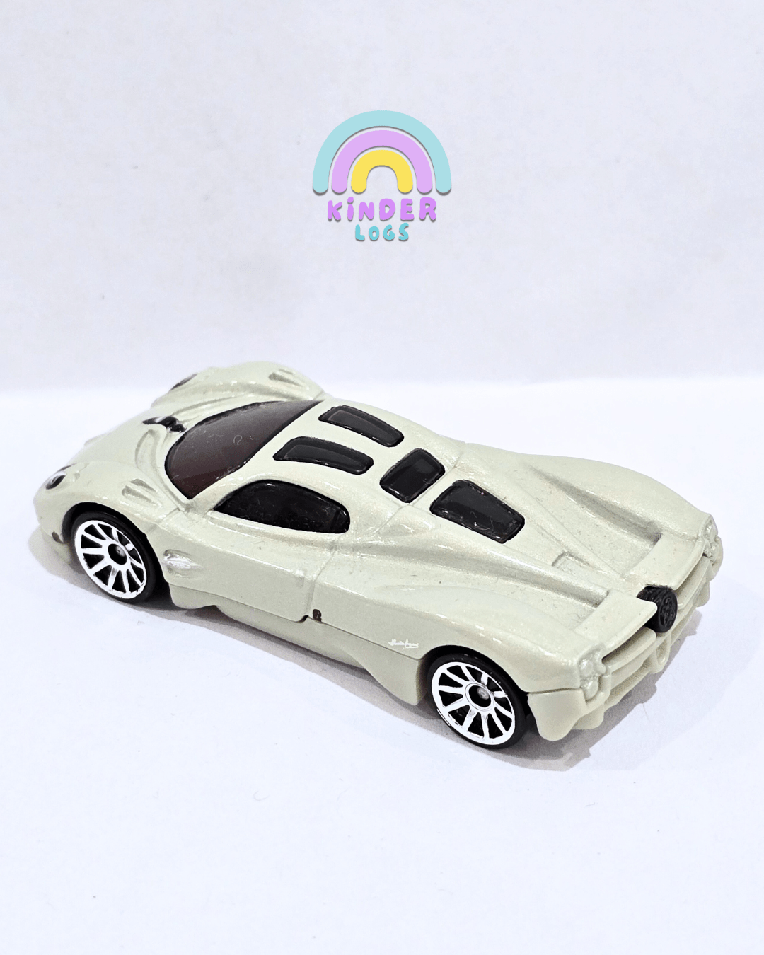 Hot Wheels Pagani Utopia (Used Car) - Kinder Logs