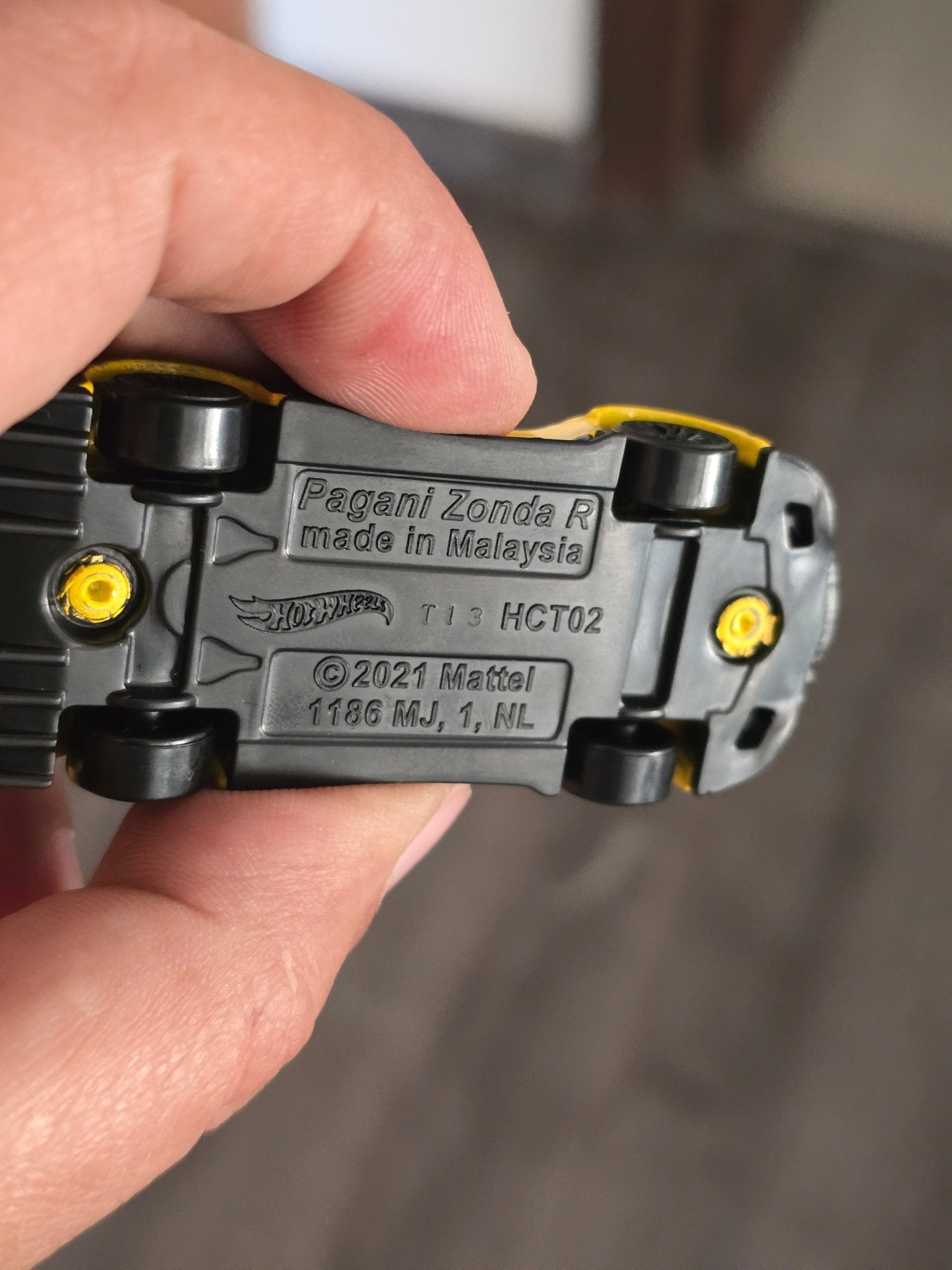 Hot Wheels Pagani Zonda R - Yellow (Uncarded - New) - Kinder Logs