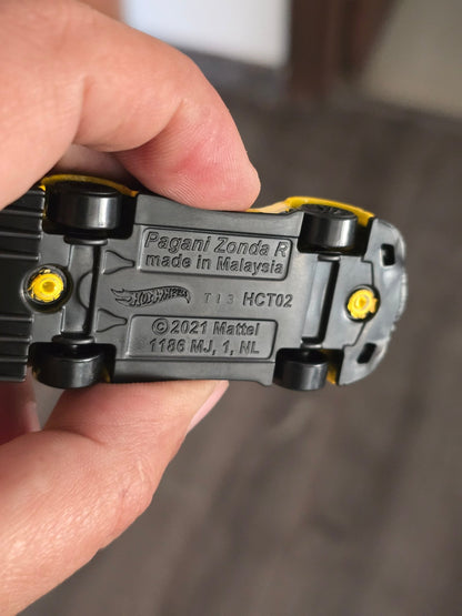 Hot Wheels Pagani Zonda R - Yellow (Uncarded - New) - Kinder Logs