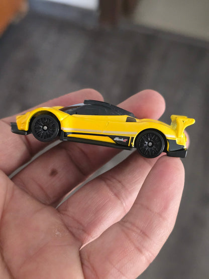 Hot Wheels Pagani Zonda R - Yellow (Uncarded - New) - Kinder Logs