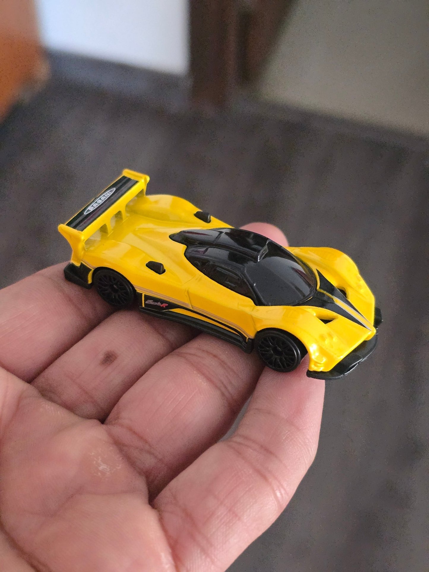 Hot Wheels Pagani Zonda R - Yellow (Uncarded - New) - Kinder Logs
