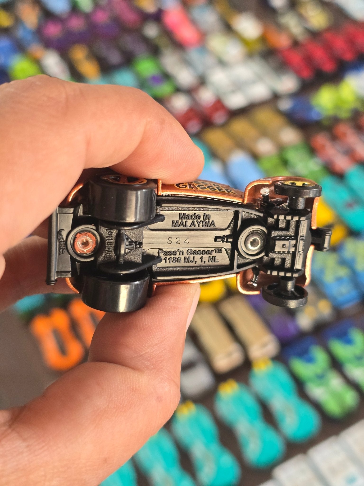 Hot Wheels Pass'N Gasser (Uncarded - New) - Kinder Logs