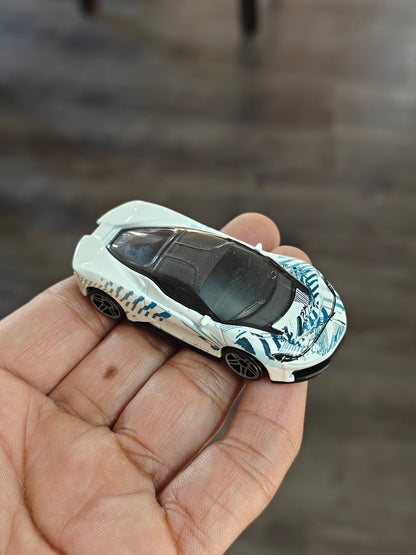 Hot Wheels Pininfarina Battista - White (Uncarded - New) - Kinder Logs