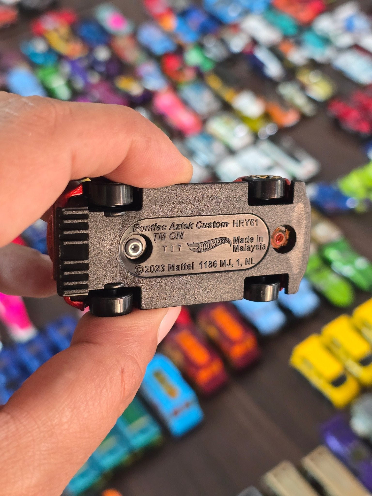 Hot Wheels Pontiac Aztek Custom (Uncarded - New) - Kinder Logs