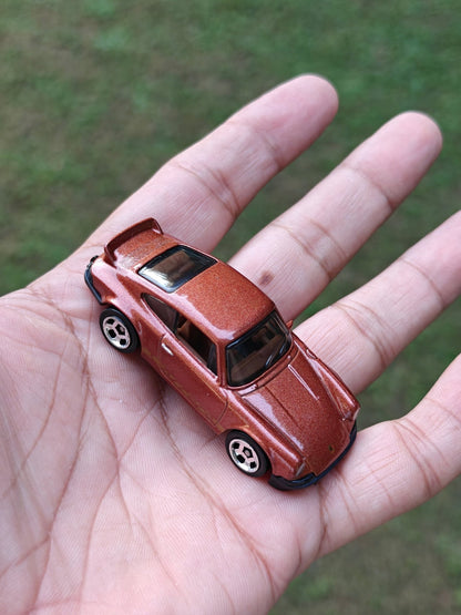 Hot Wheels Porsche 911 Carrera RS 2.7 - Brown (Uncarded - New) - Kinder Logs