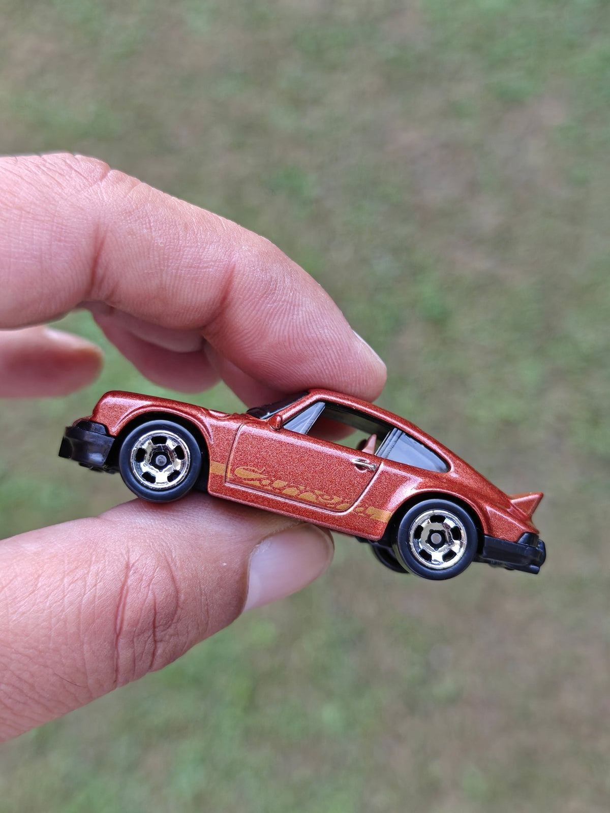 Hot Wheels Porsche 911 Carrera RS 2.7 - Brown (Uncarded - New) - Kinder Logs
