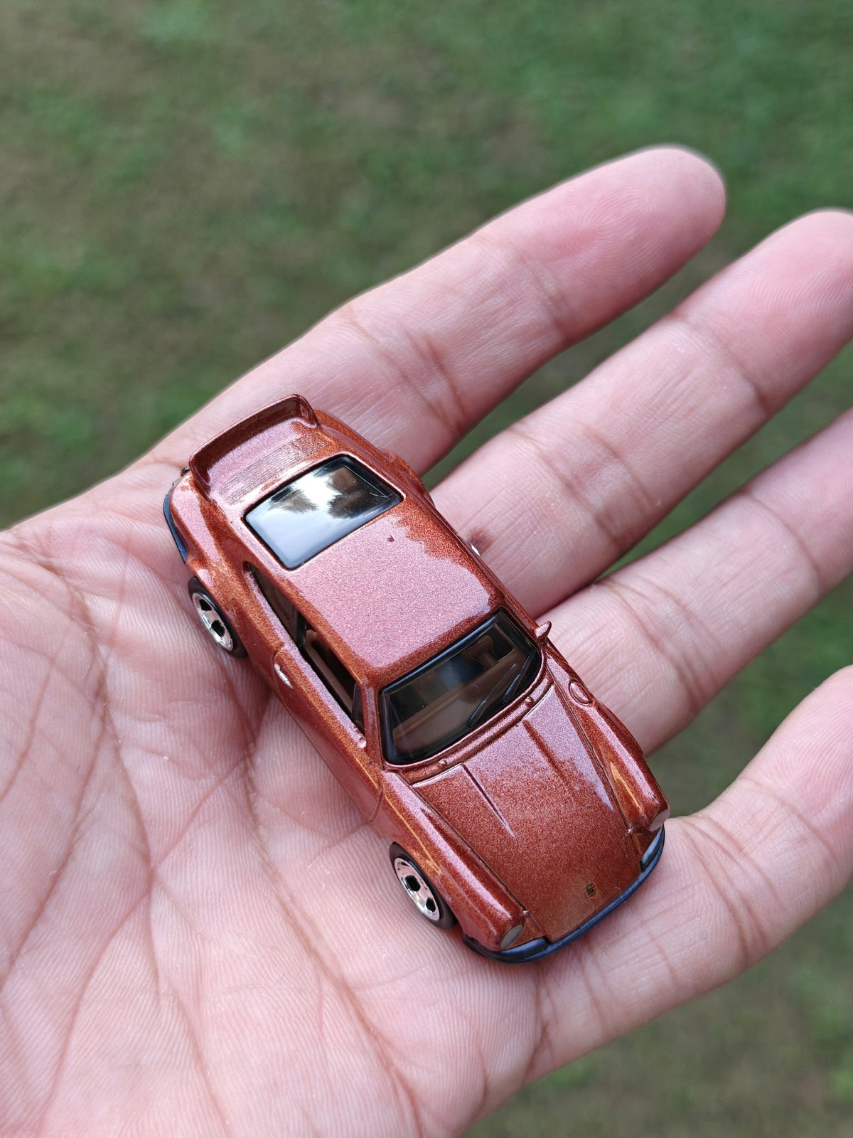 Hot Wheels Porsche 911 Carrera RS 2.7 - Brown (Uncarded - New) - Kinder Logs