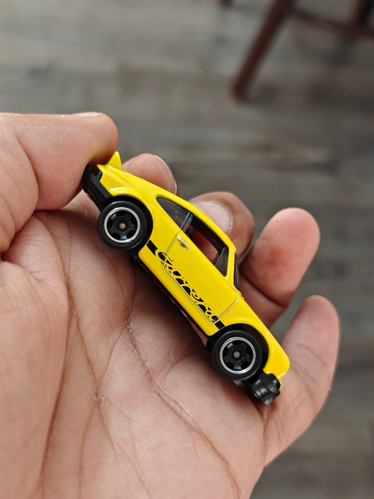 Hot Wheels Porsche 911 Carrera RS 2.7 - Yellow (Uncarded - New) - Kinder Logs