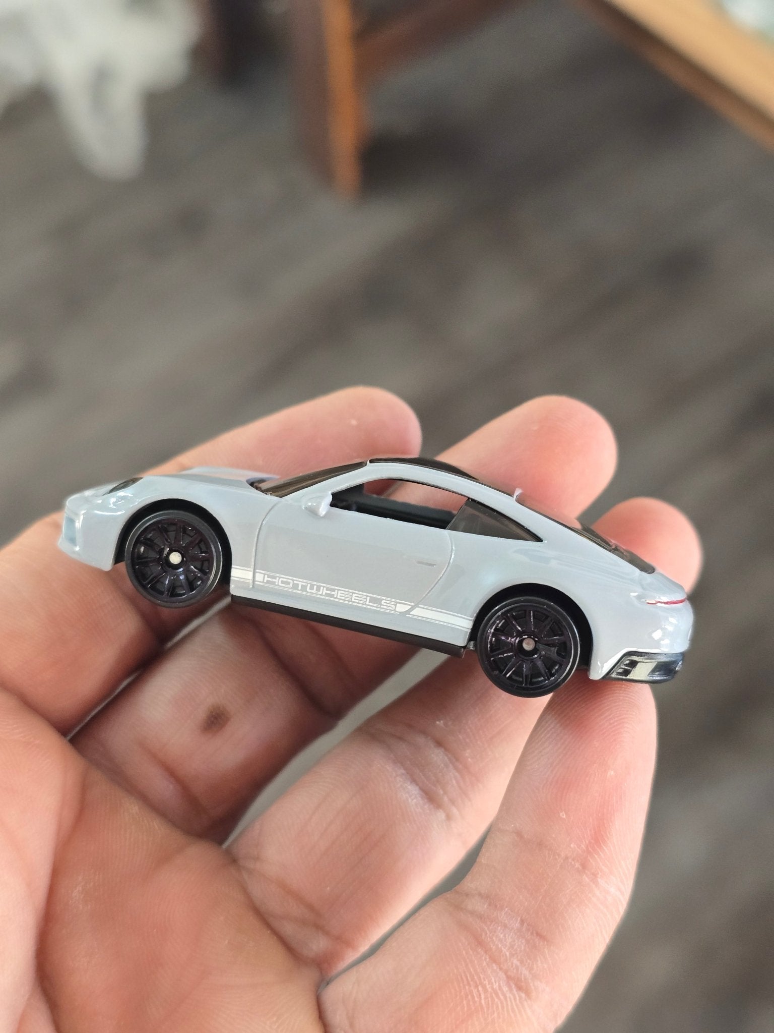 Hot Wheels Porsche 911 Carrera T - Grey (Uncarded - New) - Kinder Logs