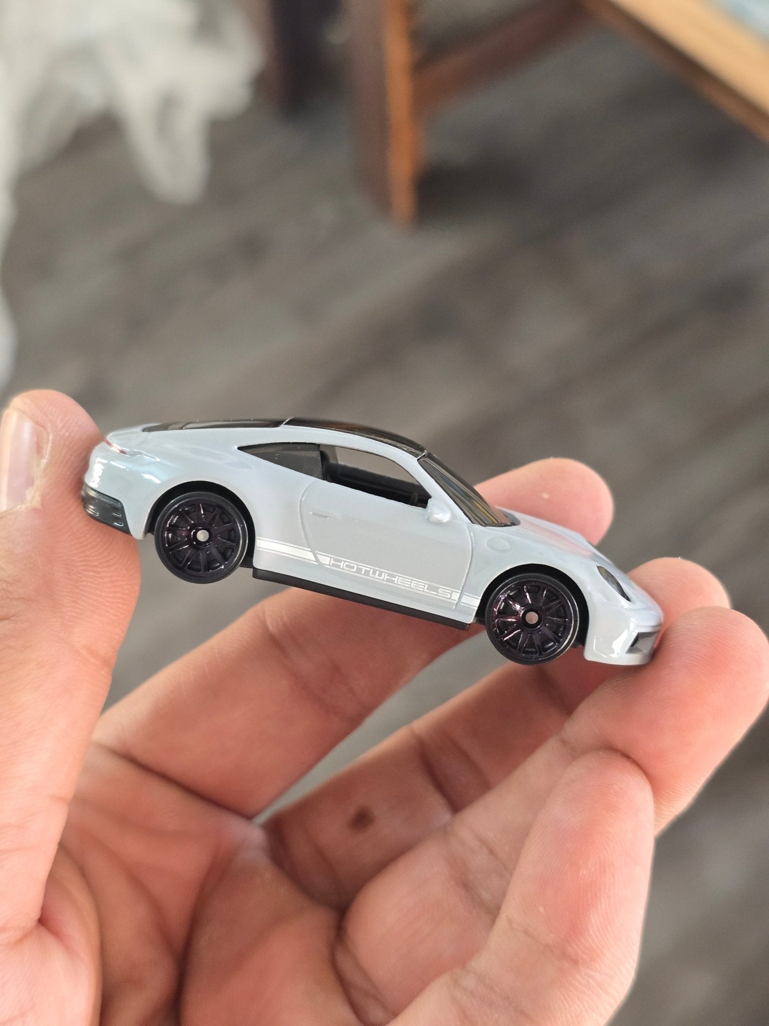 Hot Wheels Porsche 911 Carrera T - Grey (Uncarded - New) - Kinder Logs