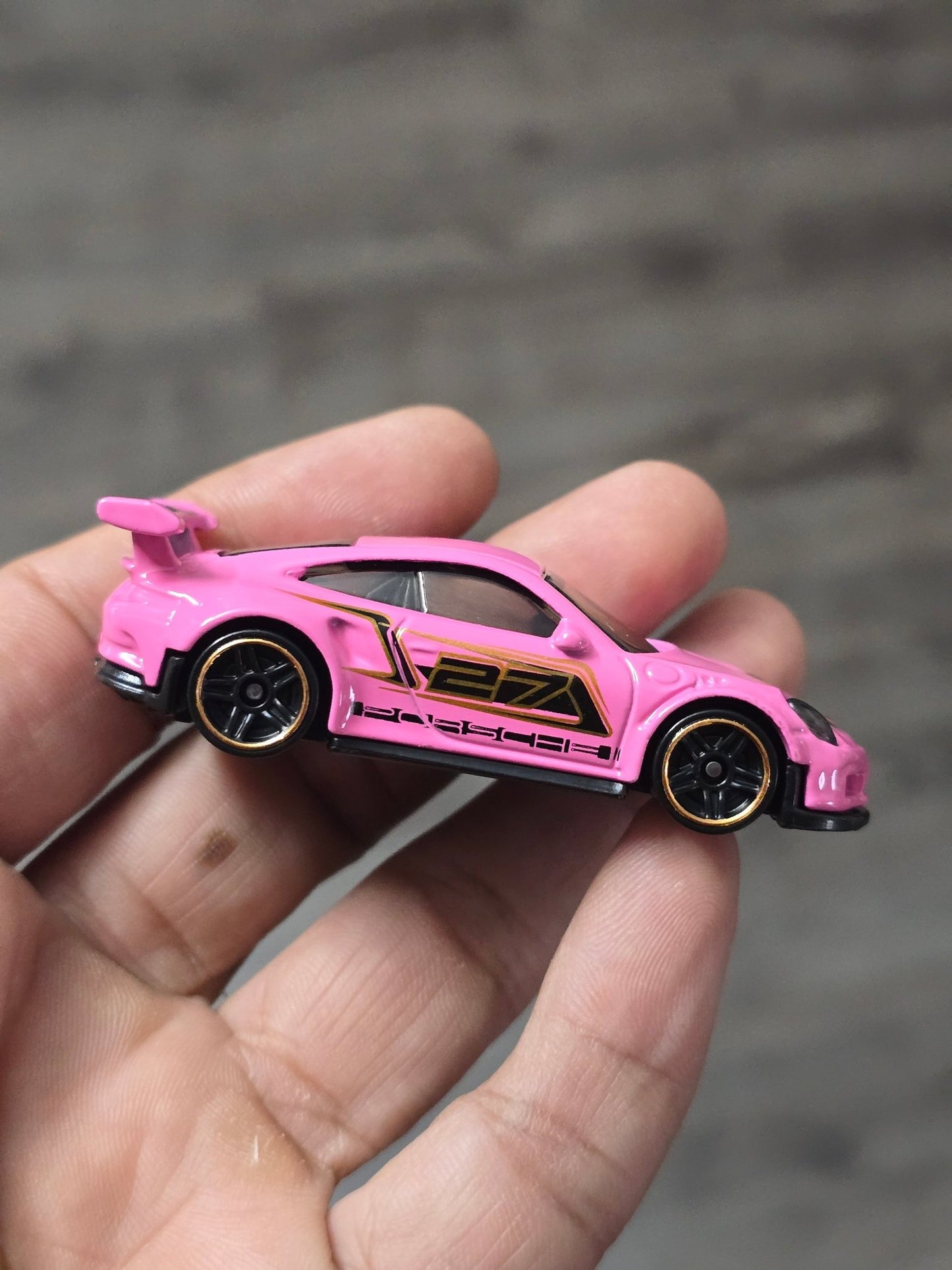 Hot Wheels Porsche 911 GT3 RS - Pink (Uncarded - New) - Kinder Logs