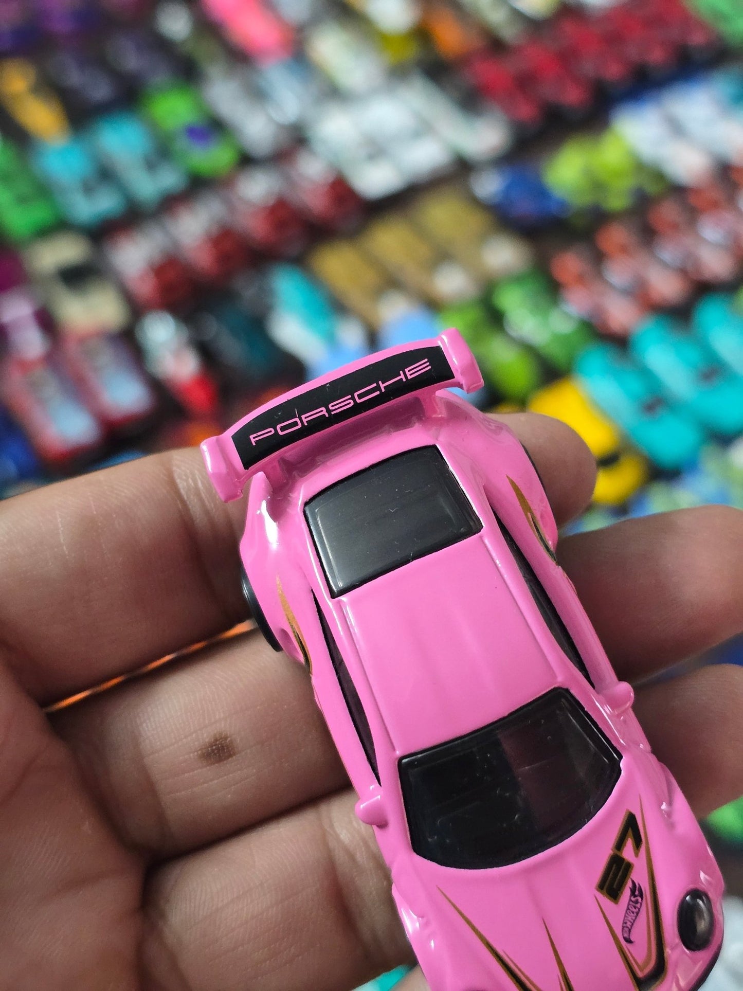 Hot Wheels Porsche 911 GT3 RS - Pink (Uncarded - New) - Kinder Logs