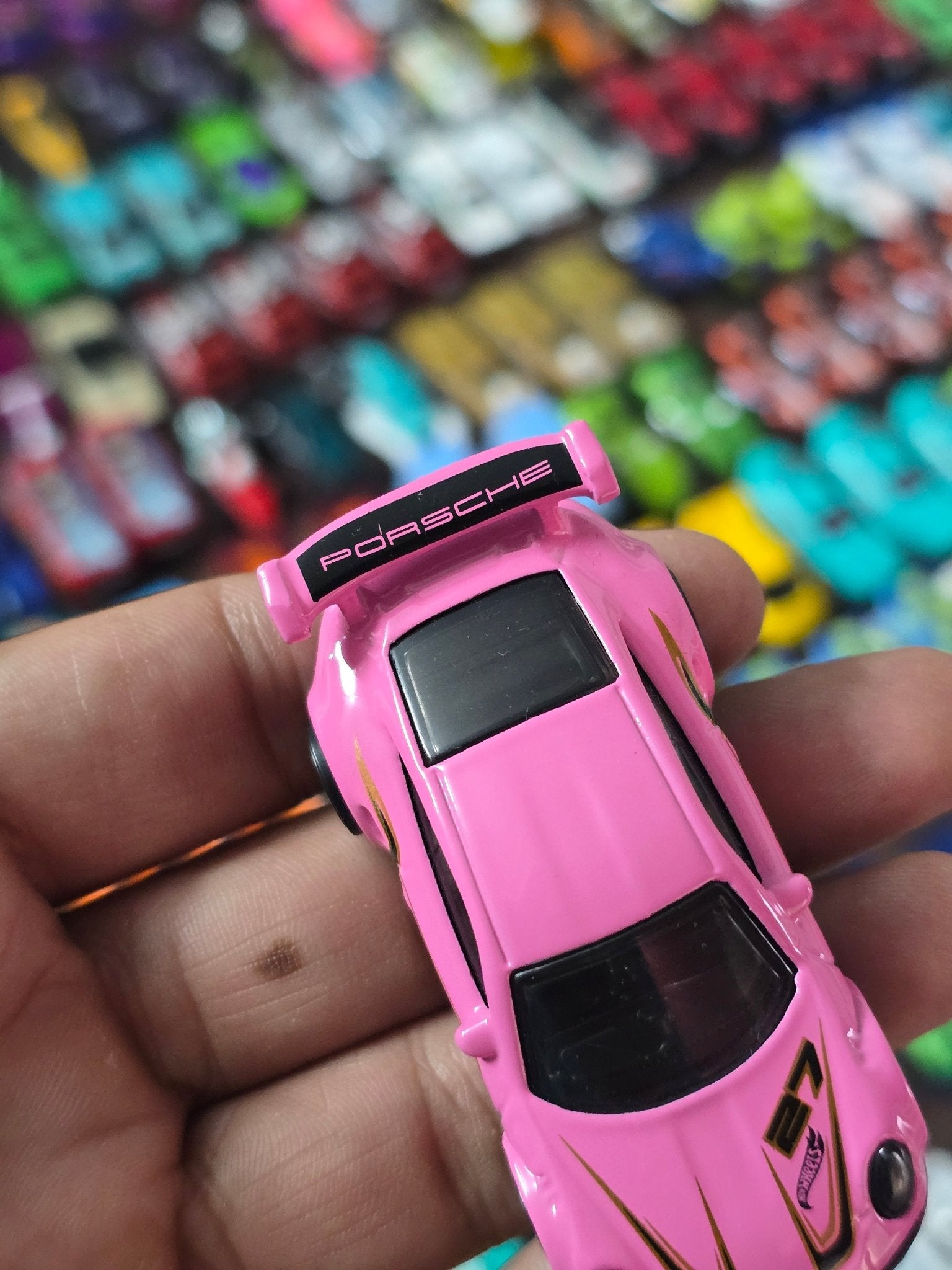 Hot Wheels Porsche 911 GT3 RS - Pink (Uncarded - New) - Kinder Logs