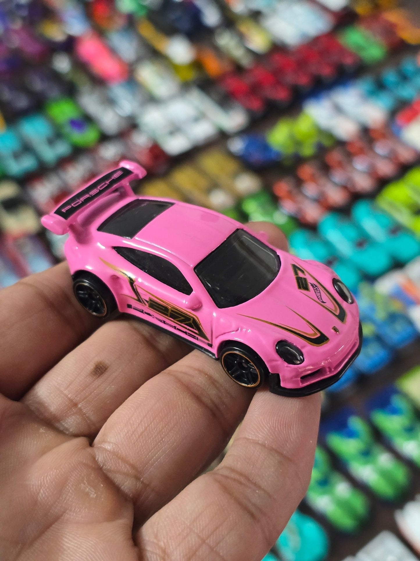 Hot Wheels Porsche 911 GT3 RS - Pink (Uncarded - New) - Kinder Logs
