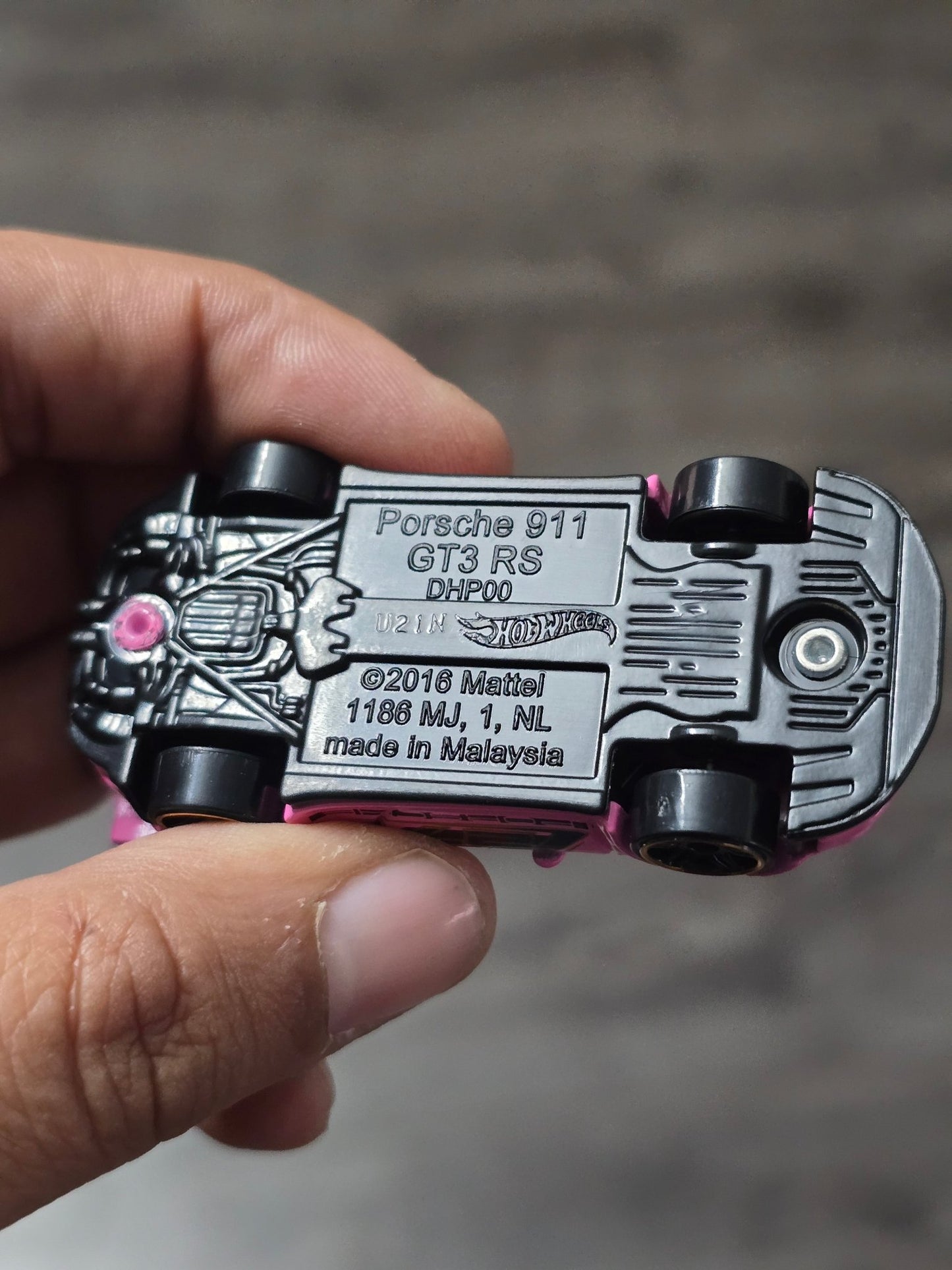 Hot Wheels Porsche 911 GT3 RS - Pink (Uncarded - New) - Kinder Logs