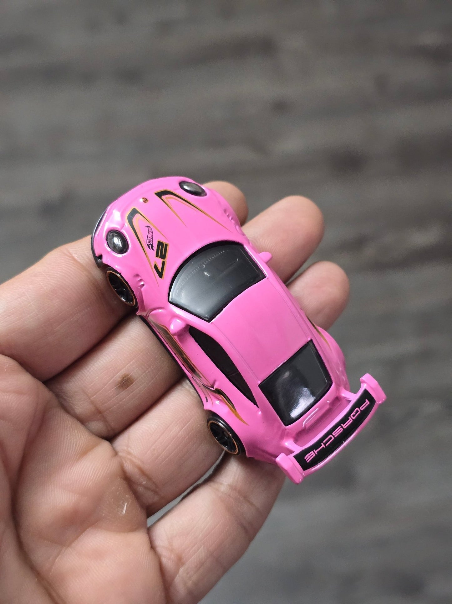 Hot Wheels Porsche 911 GT3 RS - Pink (Uncarded - New) - Kinder Logs