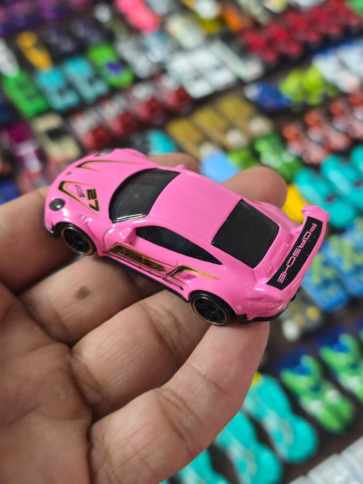 Hot Wheels Porsche 911 GT3 RS - Pink (Uncarded - New) - Kinder Logs