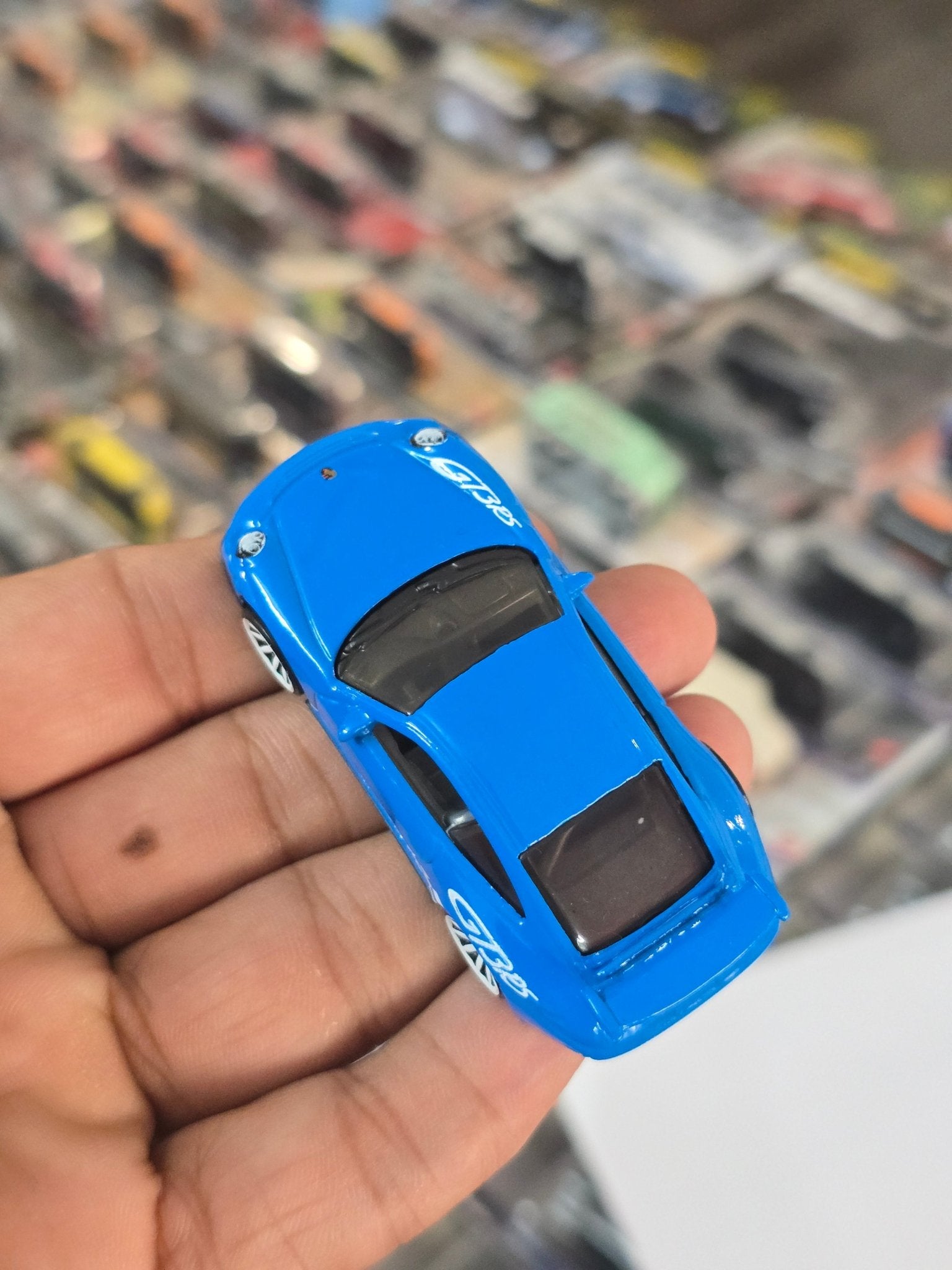 Hot Wheels Porsche 911 GT3 RS (Uncarded) - Kinder Logs