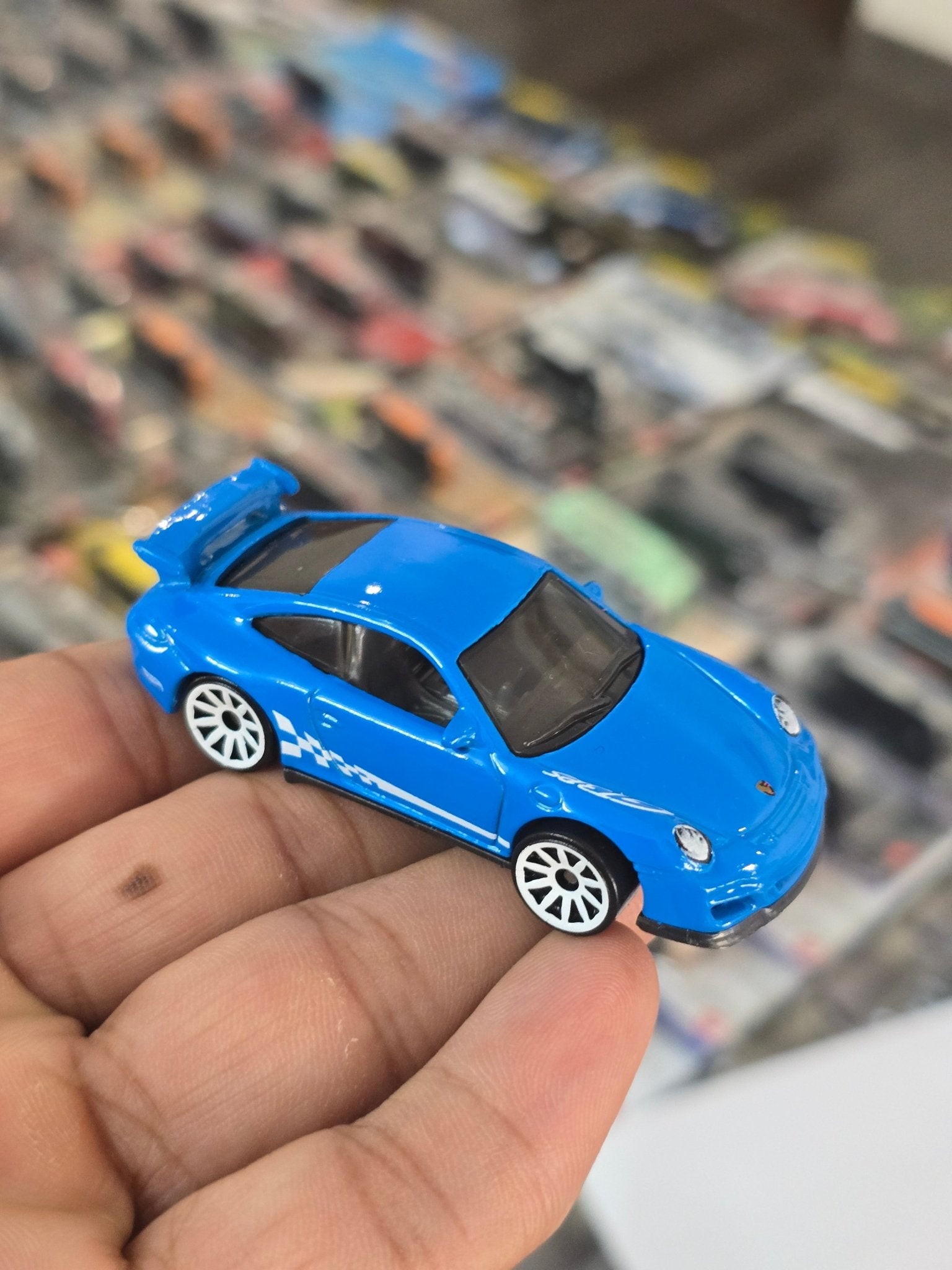 Hot Wheels Porsche 911 GT3 RS (Uncarded) - Kinder Logs